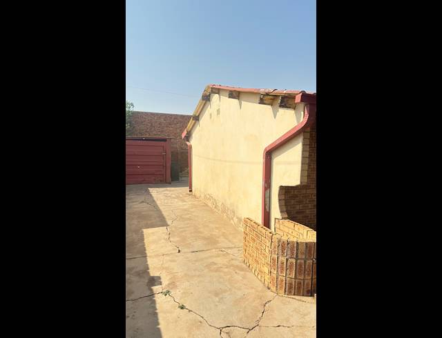 2 BEDROOM HOUSE FOR SALE IN MABOPANE  UNIT B